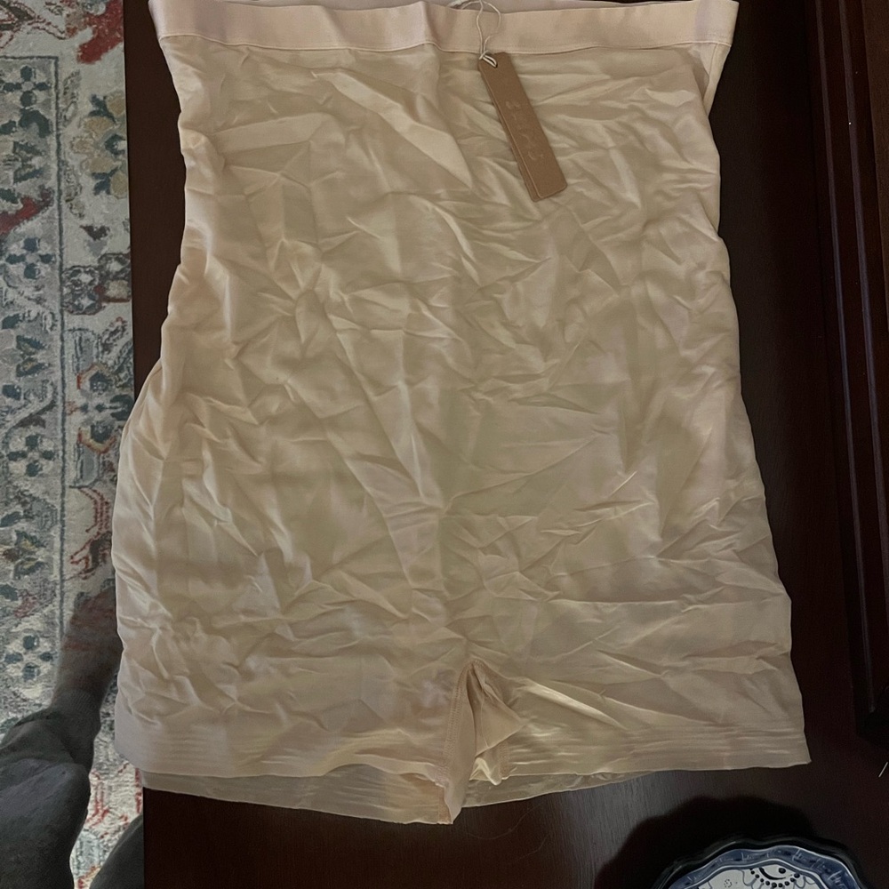 SKIMS Simply Bare High-Waisted Shortie NWT